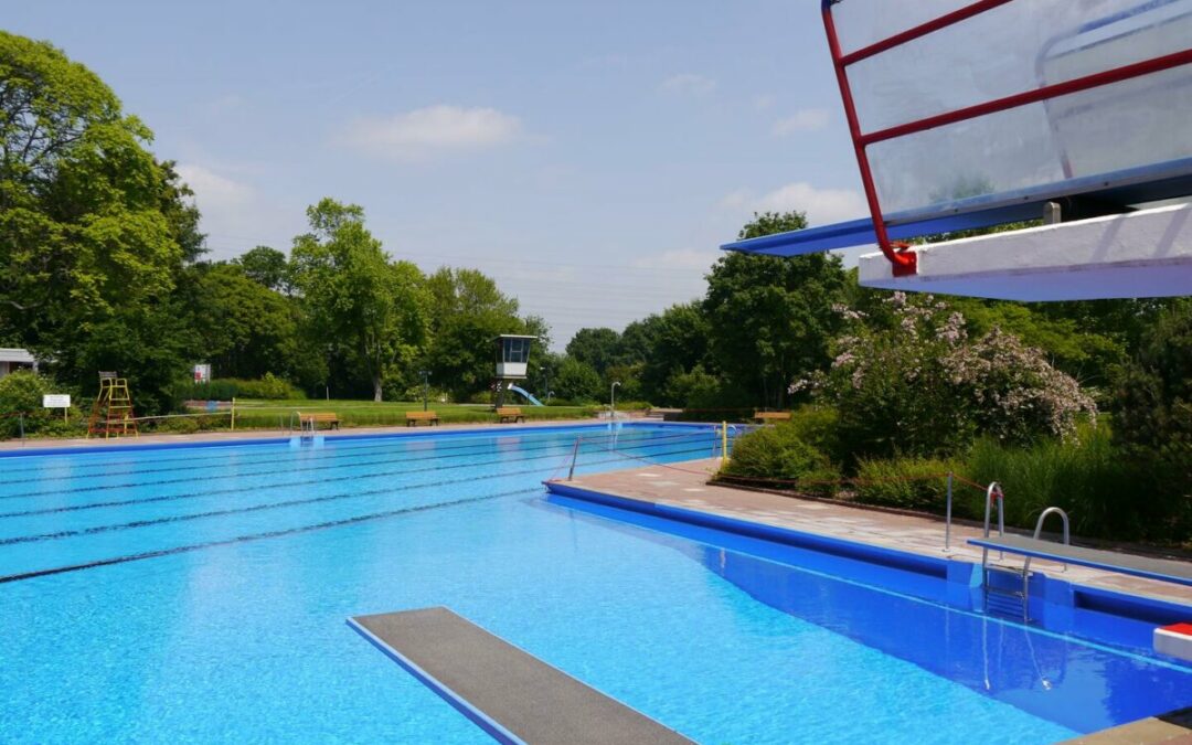 Bund sagt 1,6 Millionen Euro Fördermittel für Sanierungen im Parkschwimmbad Rheinau zu: Beitrag zum Klimaschutz und gesellschaftlichen Zusammenhalt