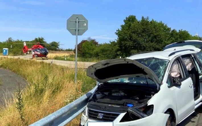 Grünstadt: Unfall durch Reifenplatzer, Kinder unverletzt
