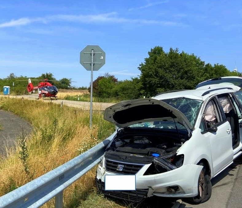 Grünstadt: Unfall durch Reifenplatzer, Kinder unverletzt