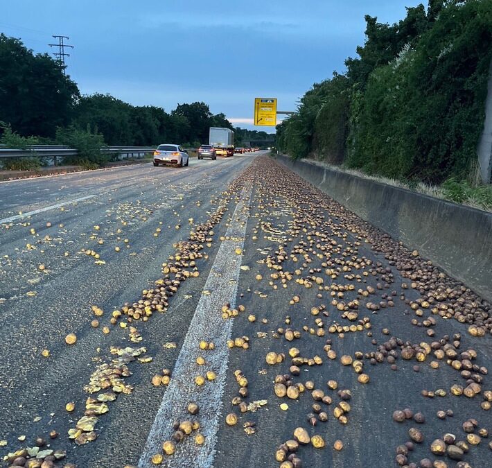 B9 bei Speyer – Hunderte Kartoffeln auf Fahrbahn verstreut