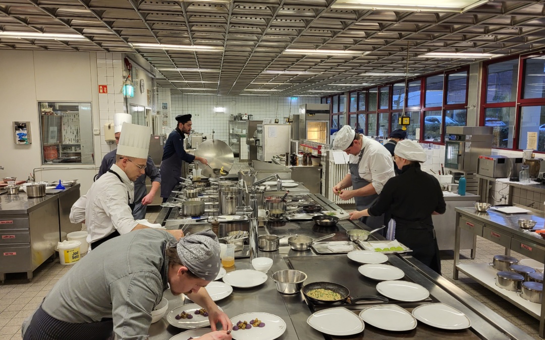 Günstig und lecker kochen? Azubis zeigen wie!