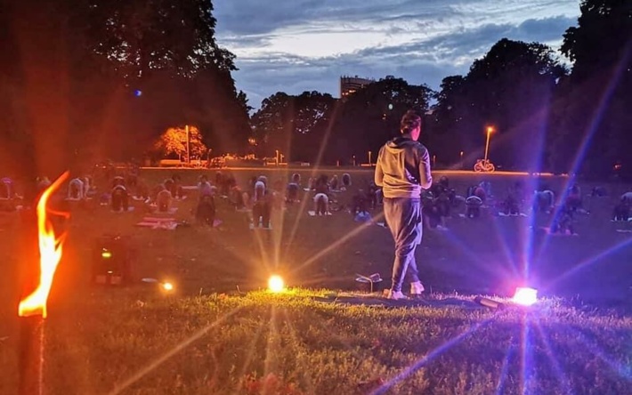 „Sport im Park“-Special am 19. August: Yoga bei Vollmond