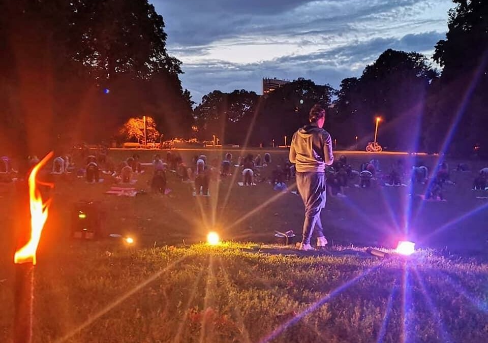 „Sport im Park“-Special am 19. August: Yoga bei Vollmond